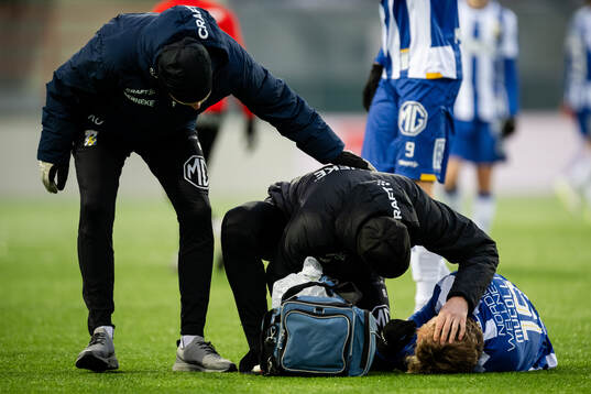 IFK Göteborgs Arbnor Mucolli har ont