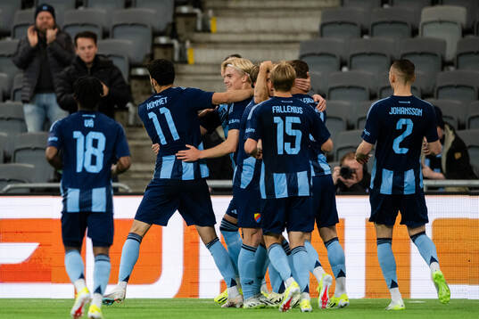 Djurgårdens spelare jublar med Deniz Hummet