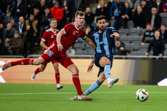 Skövde AIKs Filip Schyberg och Djurgårdens Deniz Hummet