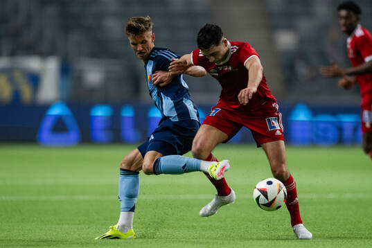 Djurgårdens Samuel Leach Holm och Skövde AIKs Armend