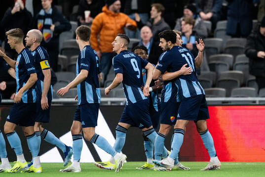 Djurgårdens Deniz Hummet jublar med Rasmus Schuller