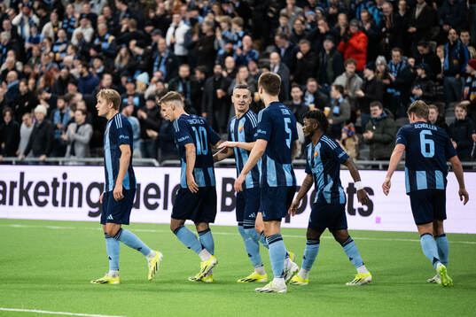 Djurgårdens Miro Tenho jublar med lagakamrater