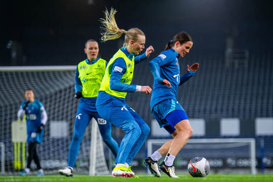 Karina Sævik and Tuva Hansen of the Norwegian women's