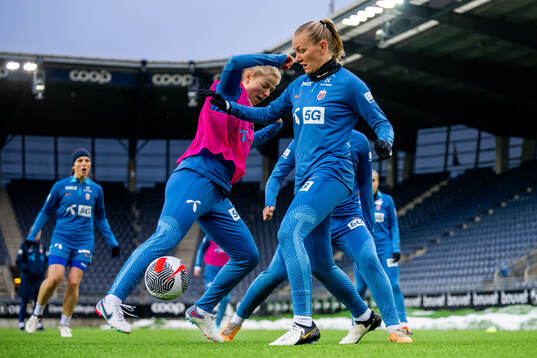 Justine Kielland and Frida Maanum of the Norwegian women's
