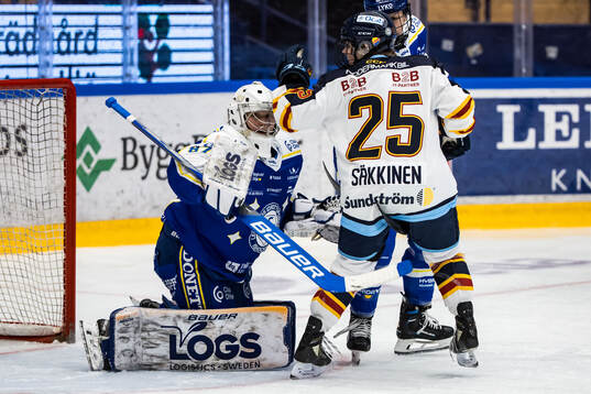 Leksands målvakt Ellen Jonsson och Djurgårdens Sara