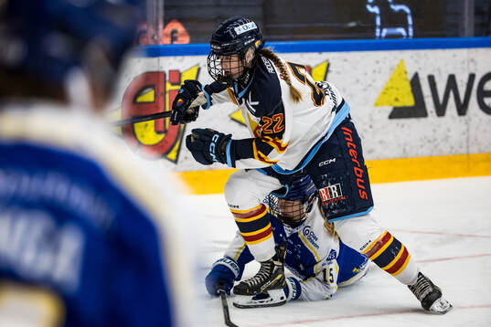 Djurgårdens Tereza Plosova och Leksands Ida Press