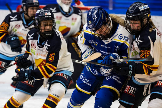 Djurgårdens Olivia Sohrner och Leksands Agata Sarnovska