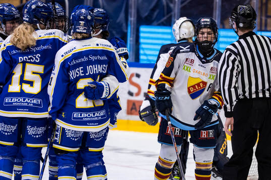 Djurgårdens Madeline Posick deppar