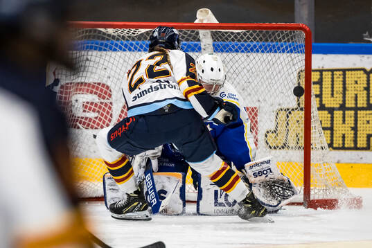 Leksands målvakt Ellen Jonsson och Djurgårdens Tereza