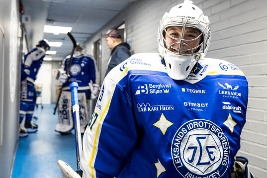 Leksands målvakt Ellen Jonsson innan ishockeymatchen i
