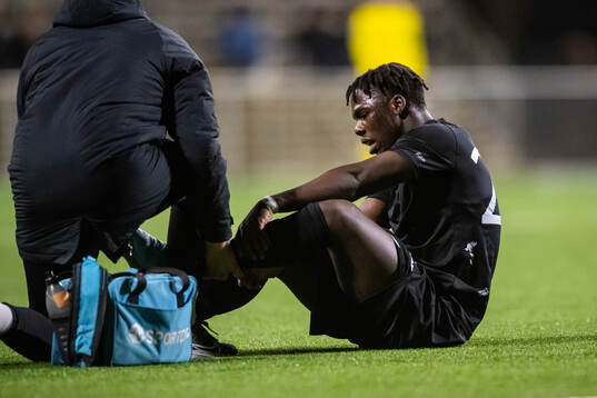 Landskrona BOISs Xavier Odhiambo har ont