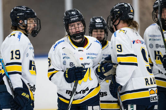 HV71s Hilda Svensson jublar