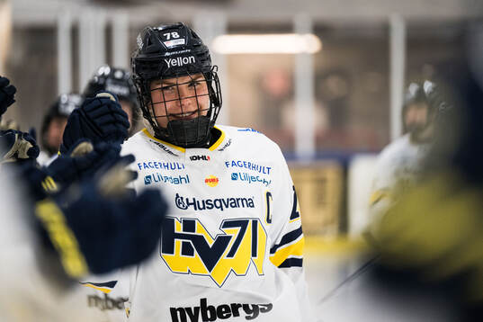 HV71s Elin Svensson jublar