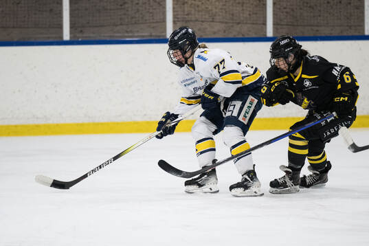 HV71s Mira Jungåker och AIKs Mei Miura