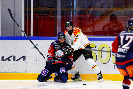 Linköpings Sara Hjalmarsson och Brynäs Anna Brenkle
