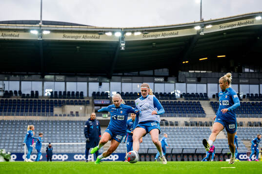 Thea Bjelde and Signe Gaupset of the Norwegian women's