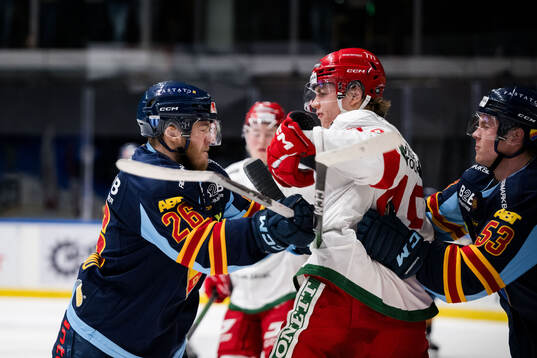 Djurgårdens Emil Berglund och Moras Noah Steen och