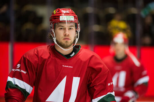 MoDos Kyle Topping innan ishockeymatchen i SHL mellan MoDo