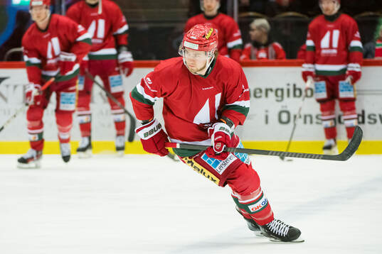 MoDos Kyle Topping innan ishockeymatchen i SHL mellan MoDo