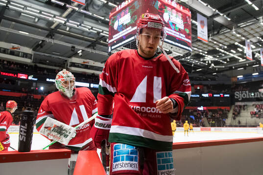 MoDos Kyle Topping innan ishockeymatchen i SHL mellan MoDo