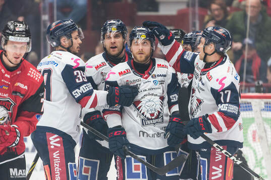 Linköpings Patrick Russell och Linus Hultström jublar