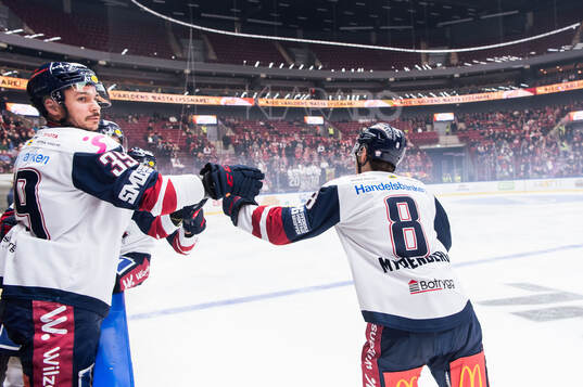 Linköpings Ty Rattie och Jonathan Myrenberg jublar