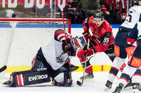 Linköpings målvakt Marcus Högberg och Malmö Redhawks