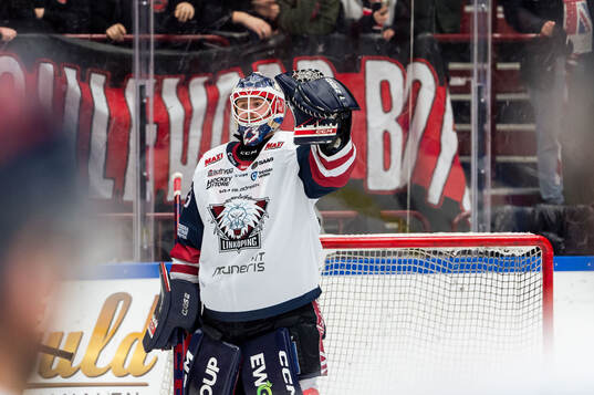 Linköpings målvakt Marcus Högberg jublar