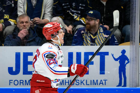 Timrås Filip Hållander jublar