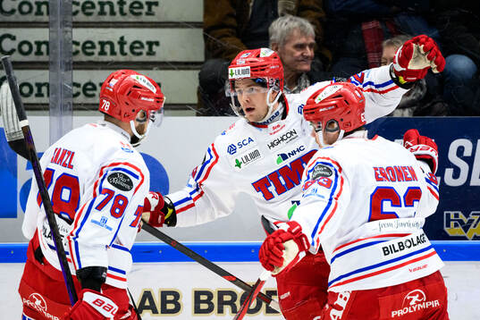 Timrås Filip Hållander jublar