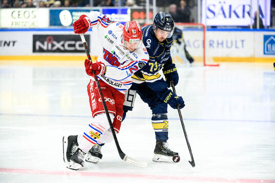 Timrås Filip Hållander och HV71s Nicholas Shore