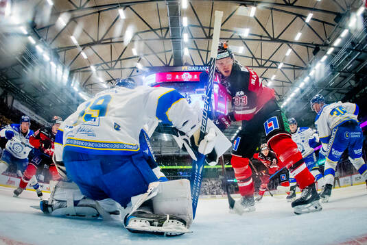 Leksands målvakt Filip Larsson och Örebros Christopher