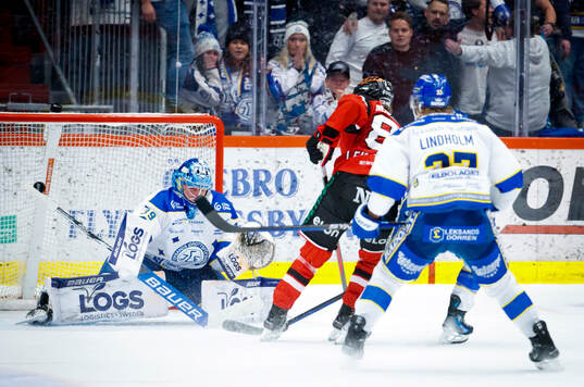 Örebros Jonathan Lekkerimäki gör 2-1 på Leksands