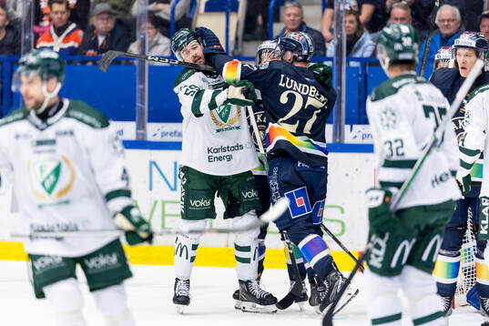 Färjestads Linus Johansson och Växjös Martin Lundberg