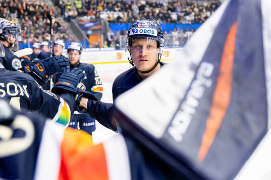 Växjös Gabriel Carlsson jublar
