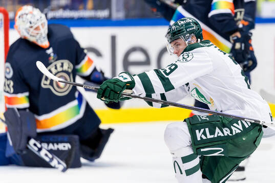 Färjestads Lucas Forsell jublar