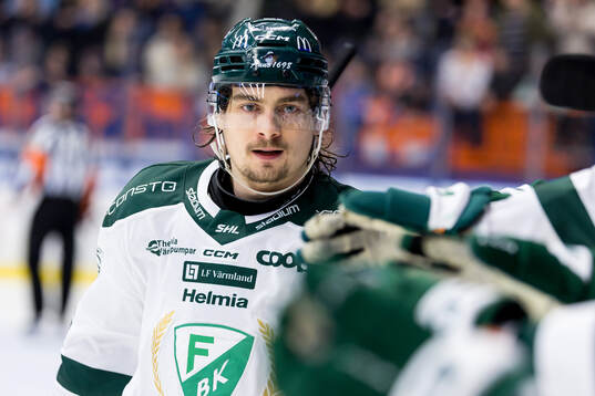 Färjestads David Tomasek jublar