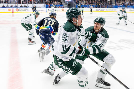 Färjestads Joakim Nygård och Magnus Nygren krockar