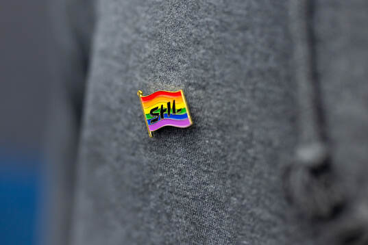 Pridefalagge pin med SHL logo