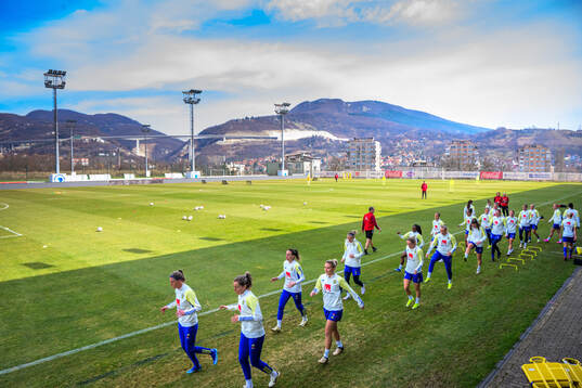 General view of a training session with the women's