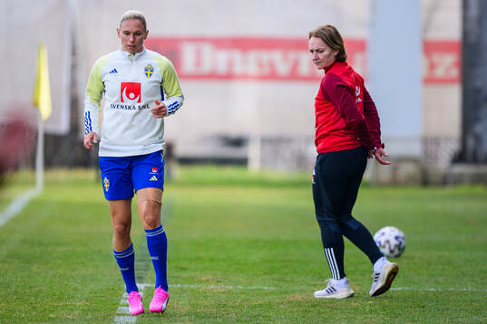 Jonna Andersson and physio Annica Näsmark of the women's