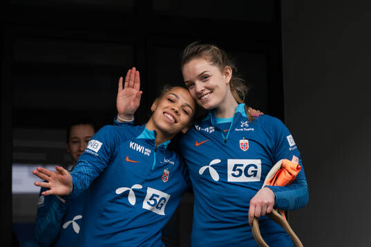 Celin Bizet Ildhusøy and goalkeeper Guro Pettersen of the