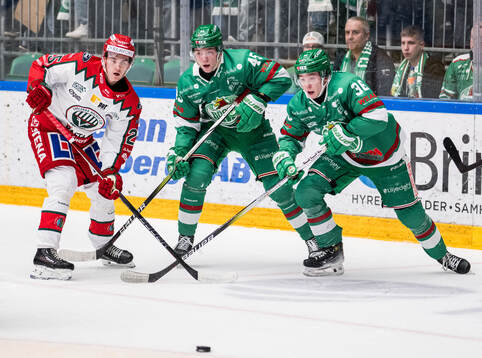 Frölundas Pontus Johansson och Rögles Viktor Smeds och
