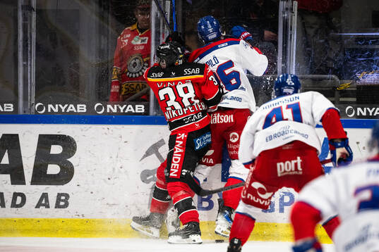 Luleås Olli Nikupeteri och Oskarshamns Lukas Pilö