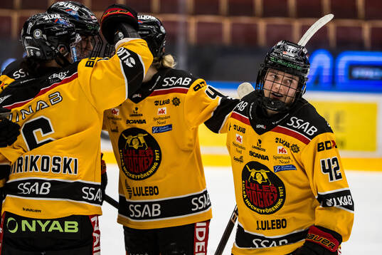 Luleås Viivi Vainikka jublar