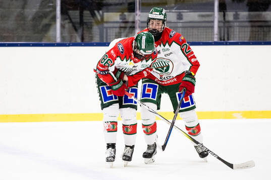 Frölundas Tuva Kandell och Linnéa Pettersson Dove deppar