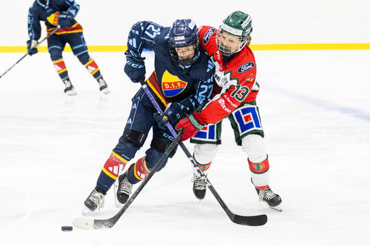 Djurgårdens Alice Wallin och Frölundas Edit Danielsson
