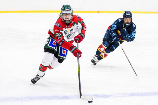 Frölundas Emilia Vesa och Djurgårdens Nicole Hall