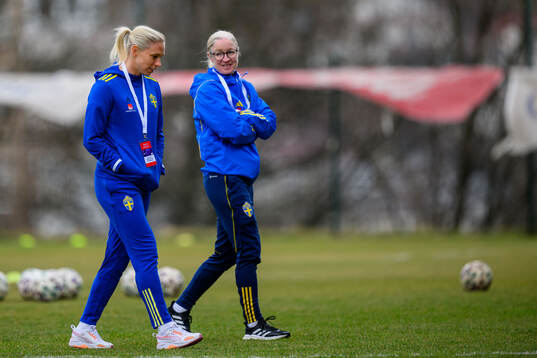 Jonna Andersson and Assistant coach Victoria Sandell of