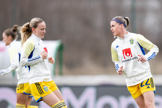 Amanda Nildén and Olivia Schough of Sweden